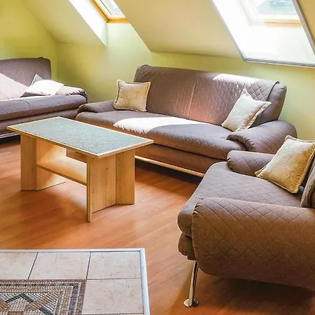Apartman Awesome In W/ 2 Bedrooms Badacsonytomaj