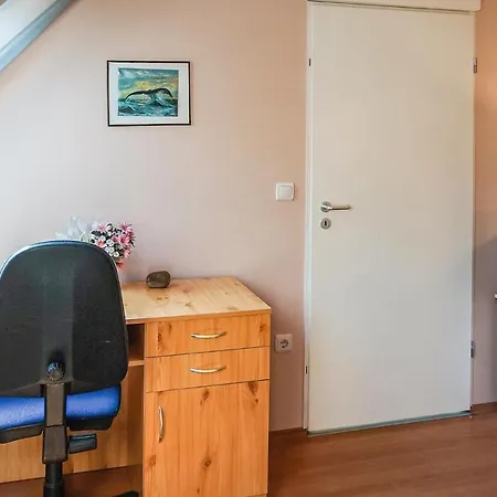 Awesome In W/ 2 Bedrooms Apartman
